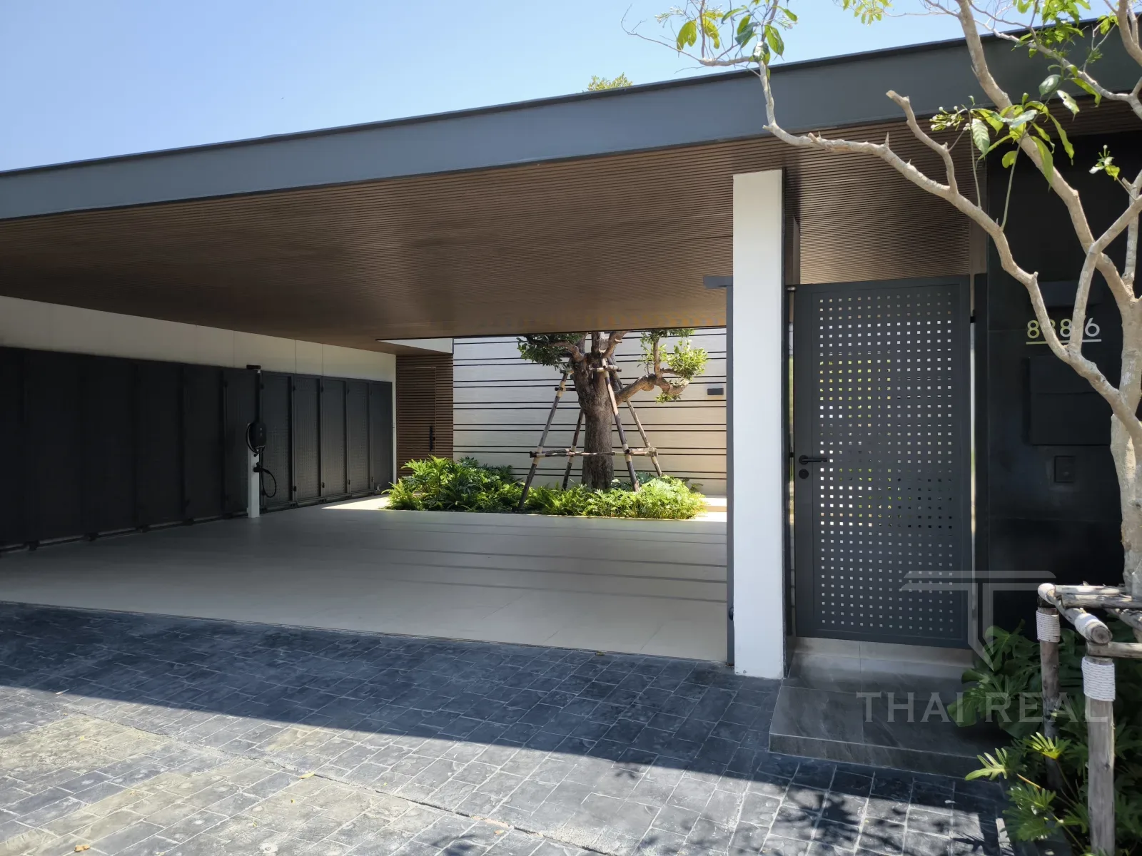 Villa with Private Beach – photo 2