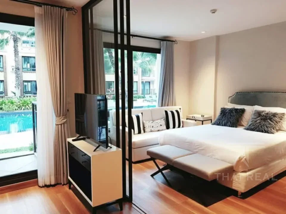 Q Seaside Beachfront Condo
