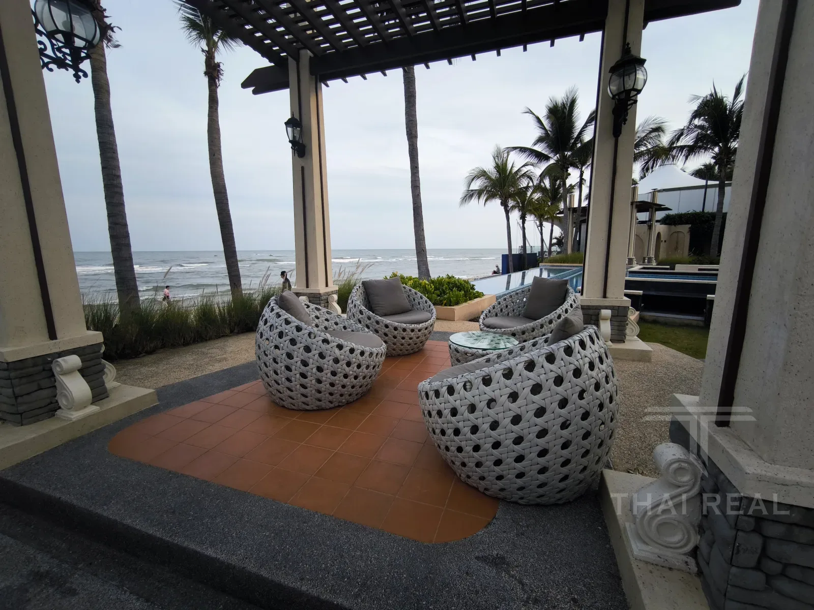 Q Seaside Beachfront Condo – photo 12
