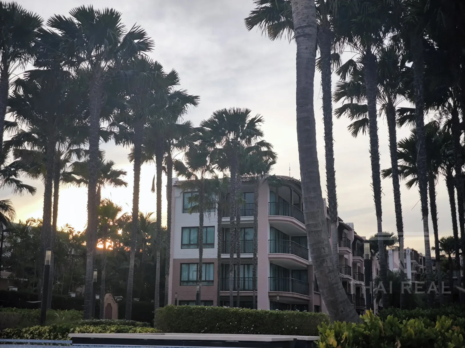 Q Seaside Beachfront Condo – photo 14