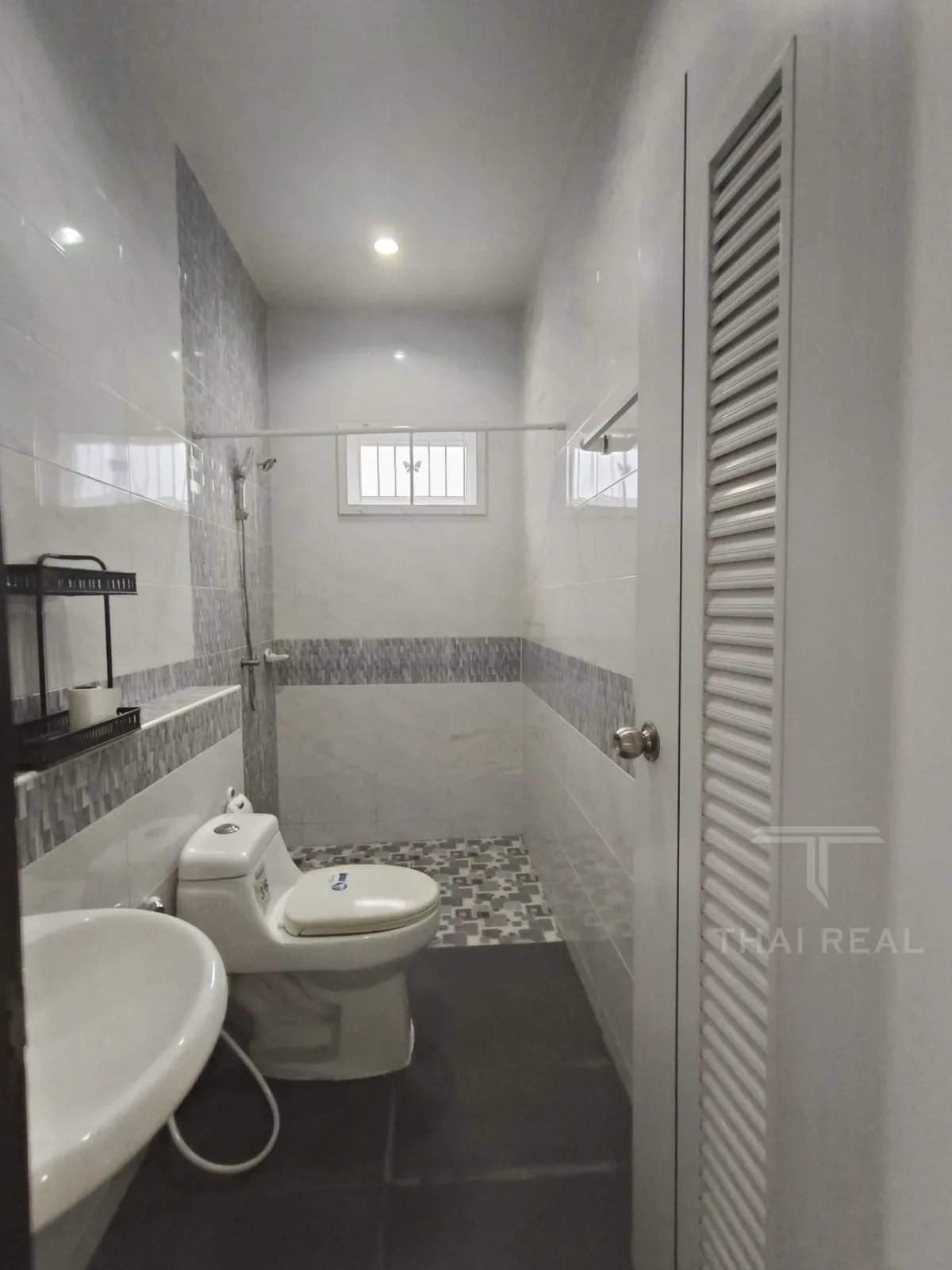 Family House, Sam Phraya – photo 18
