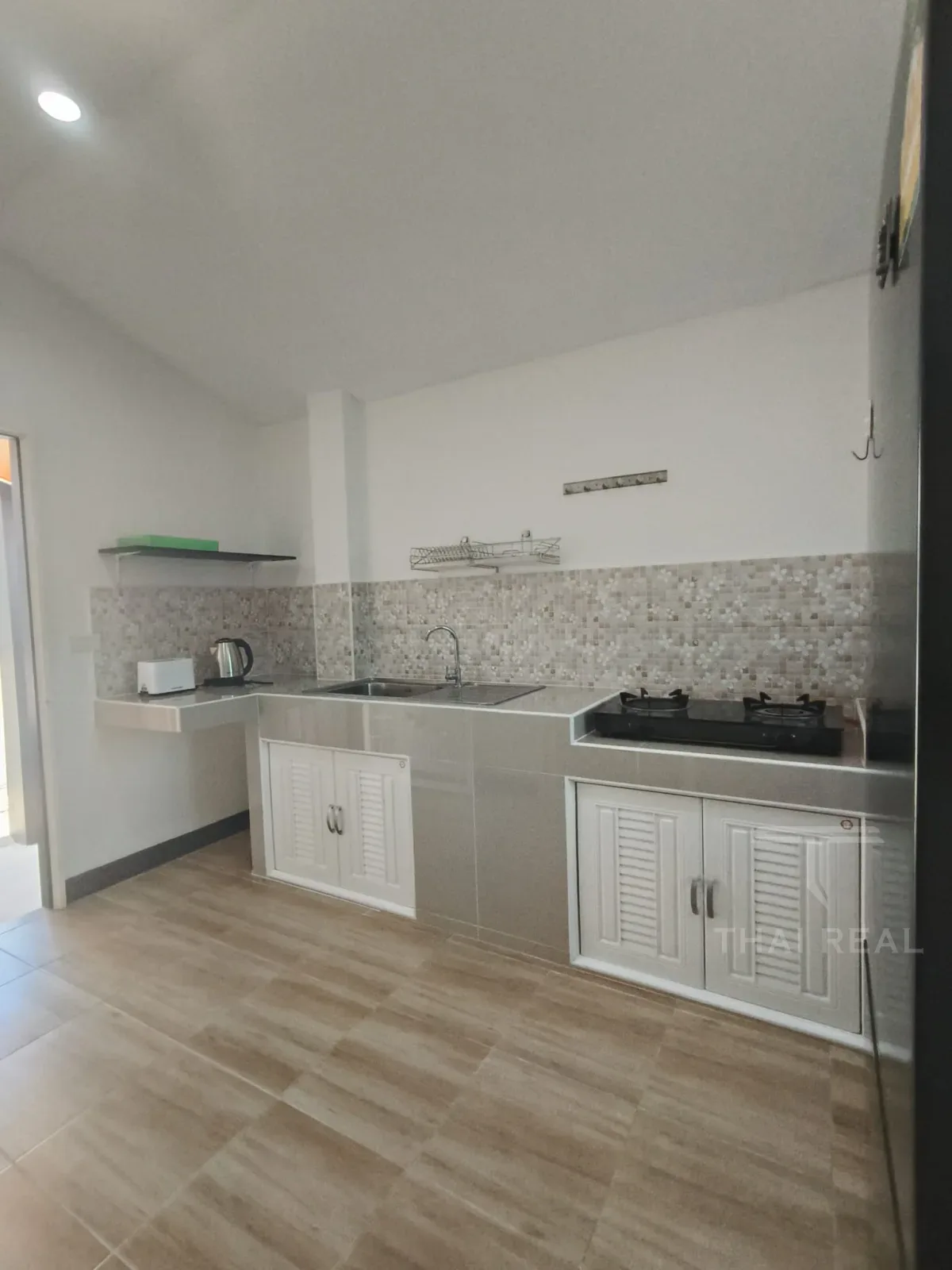 Family House, Sam Phraya – photo 15