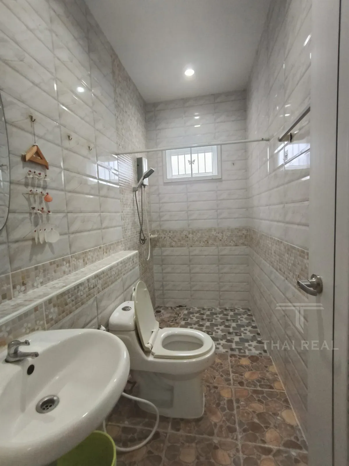 Family House, Sam Phraya – photo 17