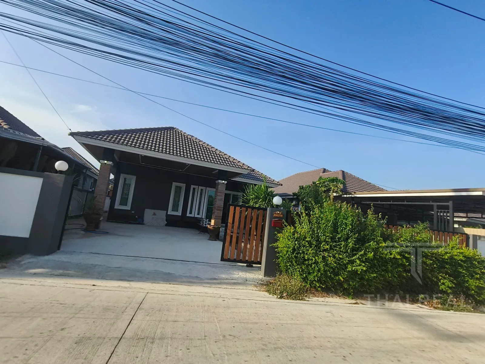 Family House, Sam Phraya – photo 2