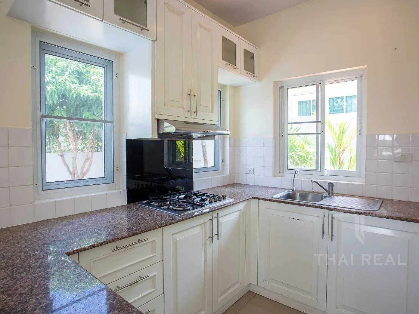 Villa with Emerald Scenery – photo 7
