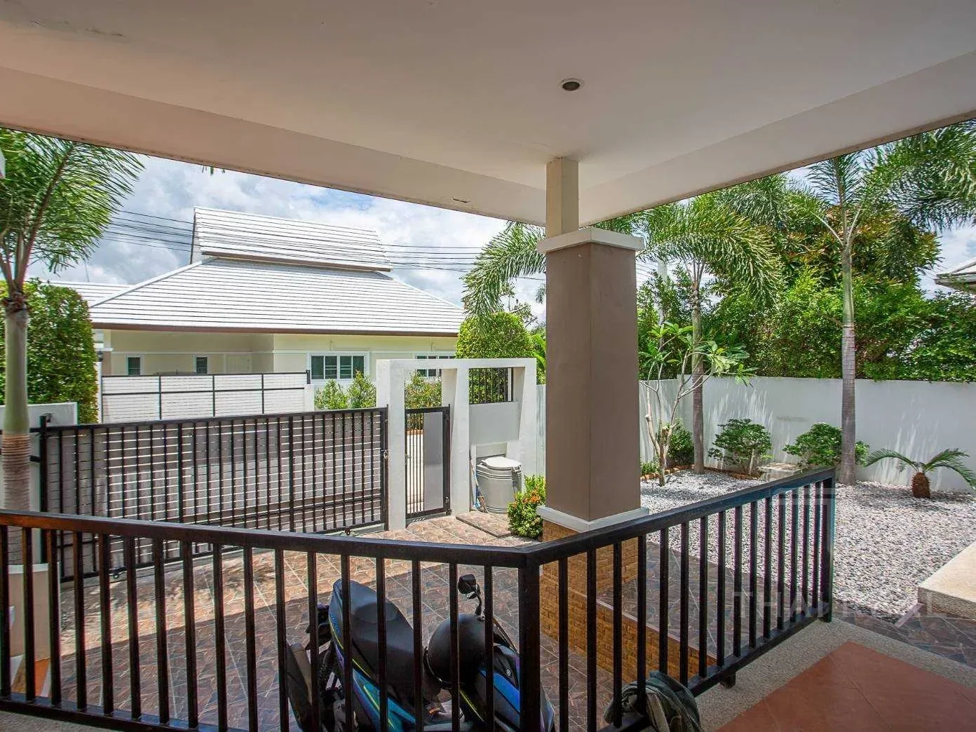 Villa with Emerald Scenery – photo 11