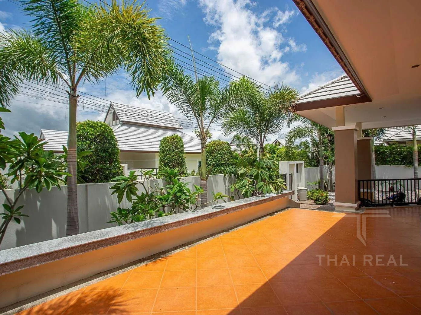 Villa with Emerald Scenery – photo 4