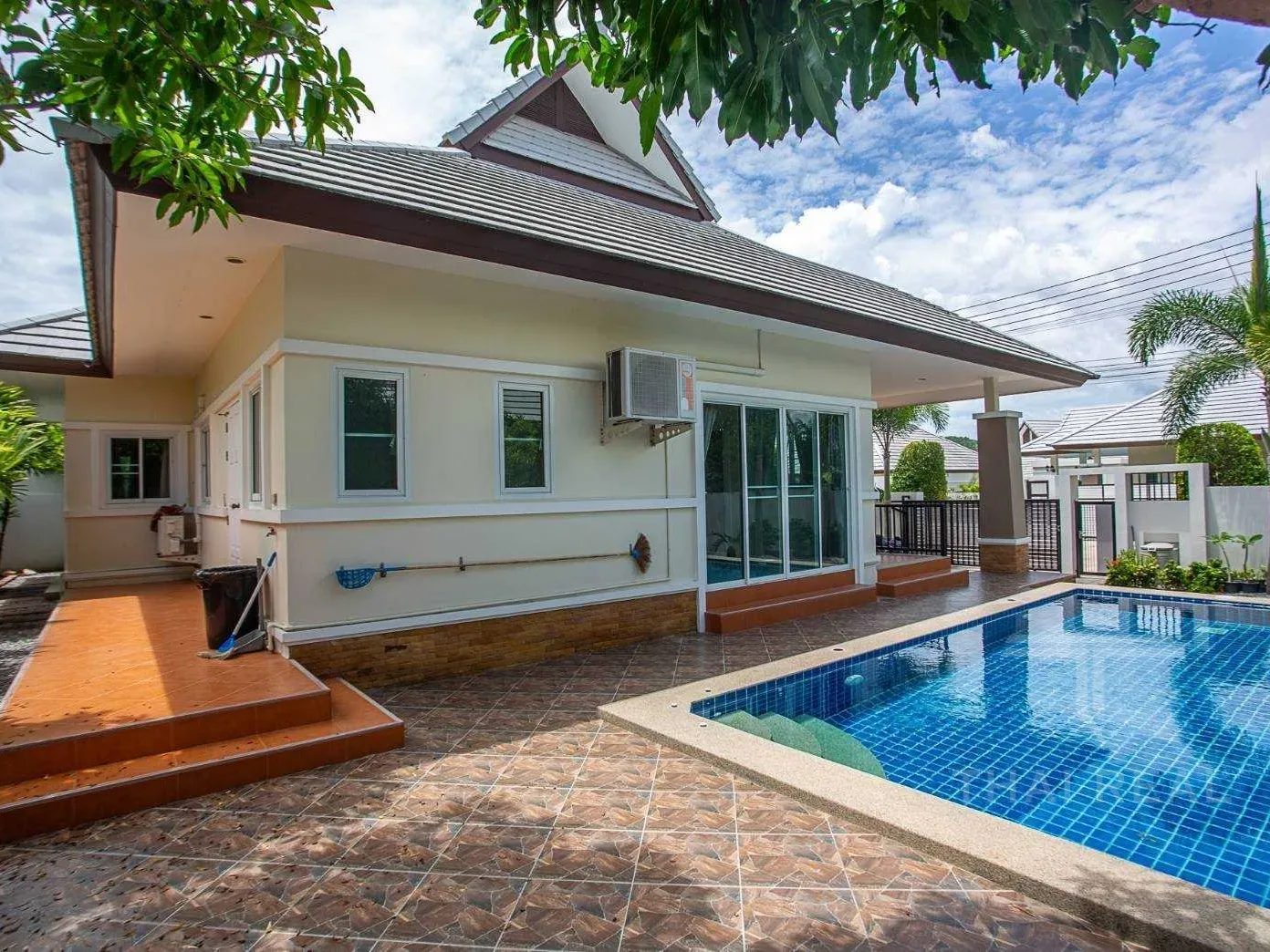 Villa with Emerald Scenery – photo 2