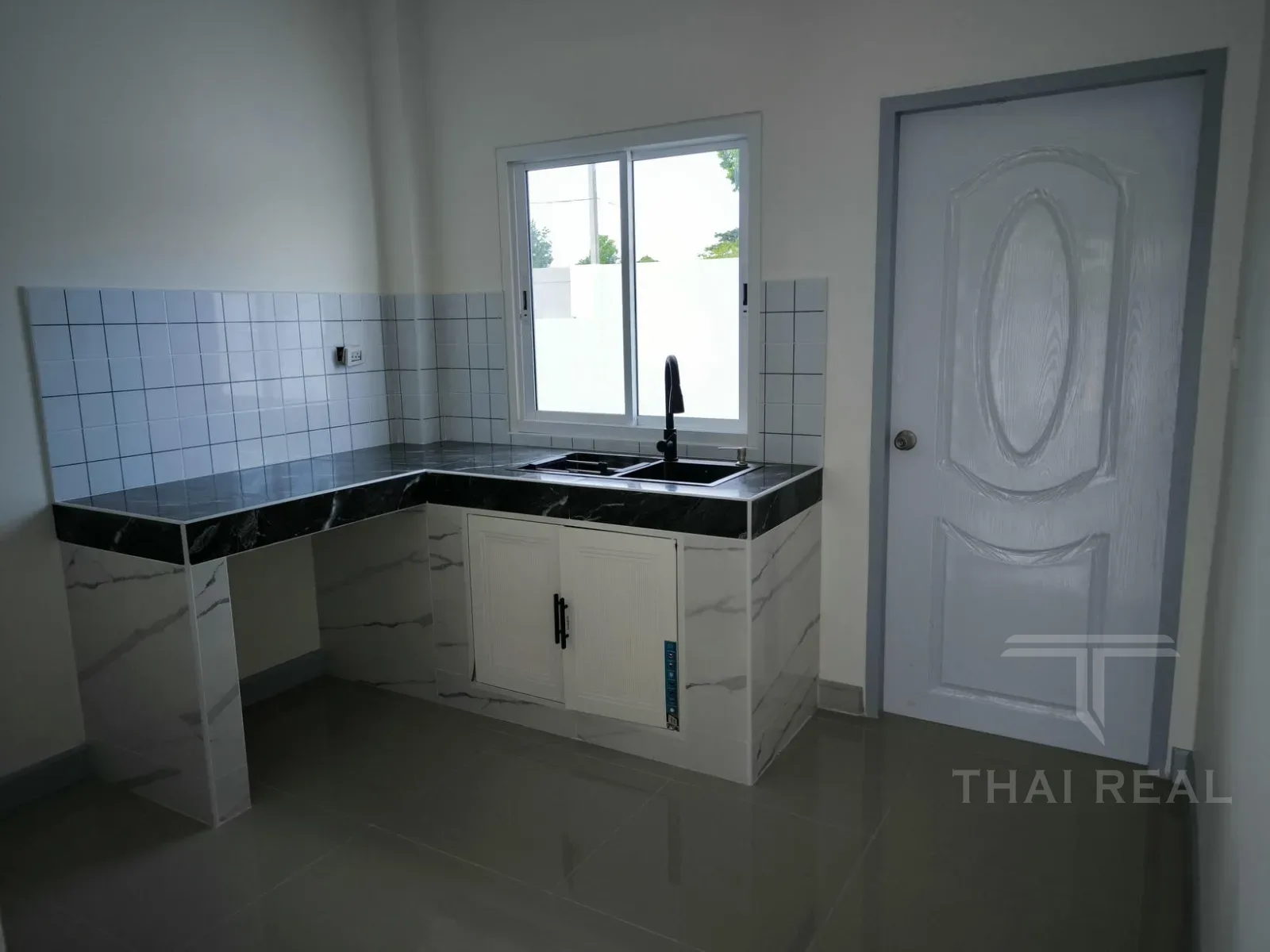 บ้านพร้อมศักยภาพเชิงพาณิชย์ – photo 22