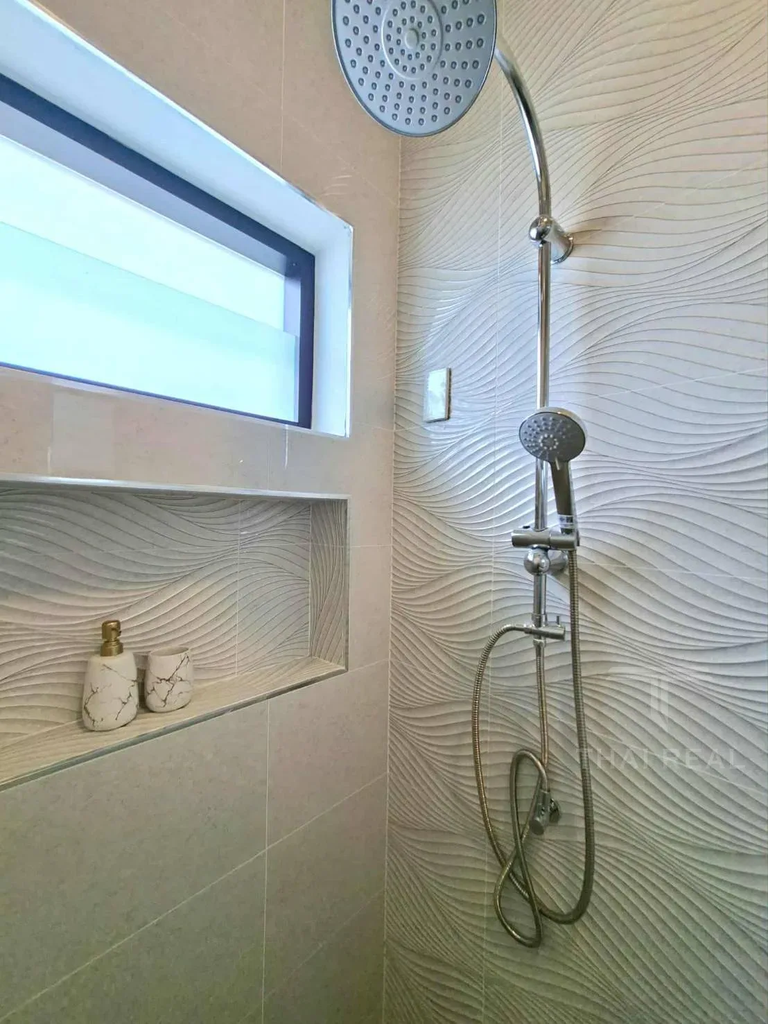 Modern Detached House – photo 17