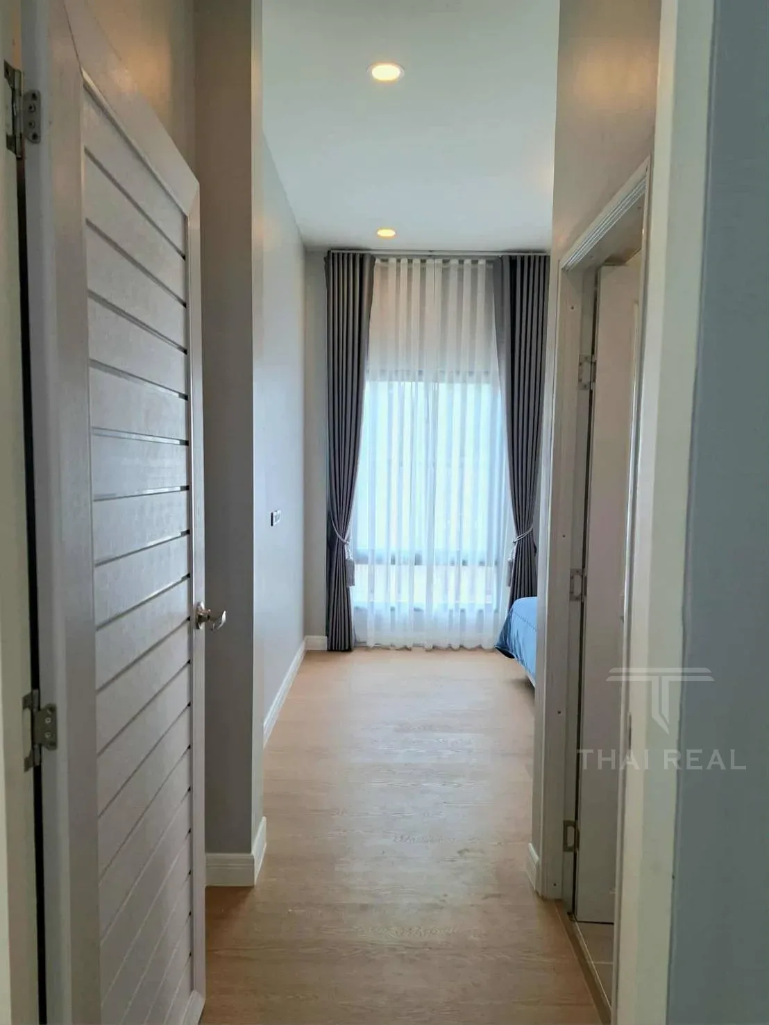 Modern Detached House – photo 12