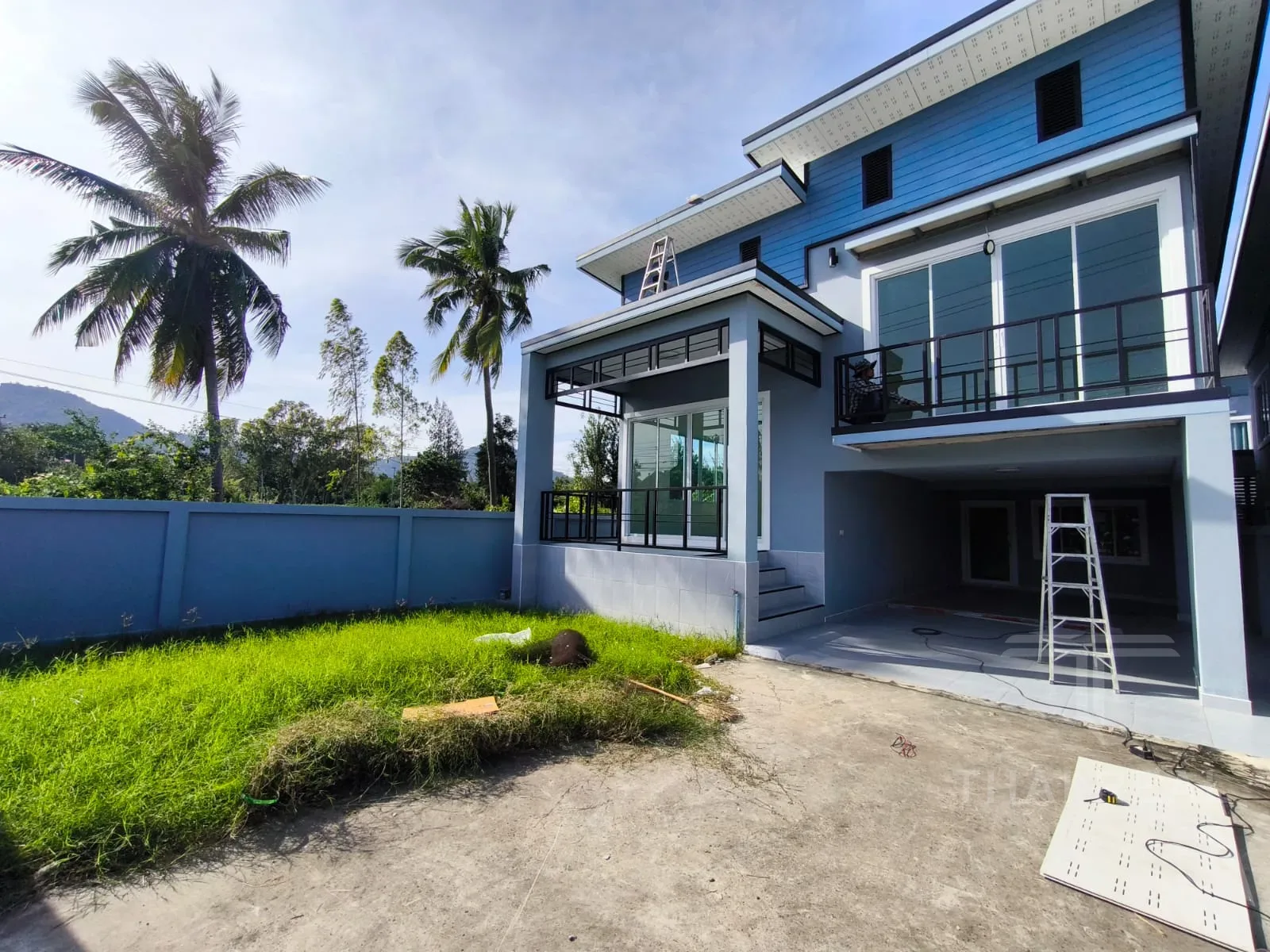 Modern Two-Storey House – photo 2