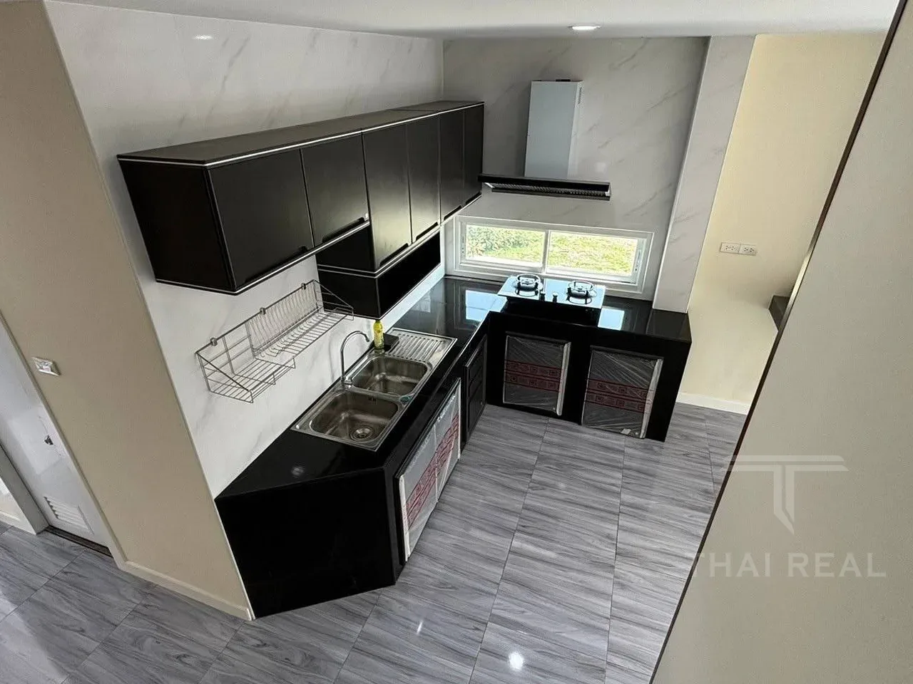 Modern Two-Storey House – photo 6