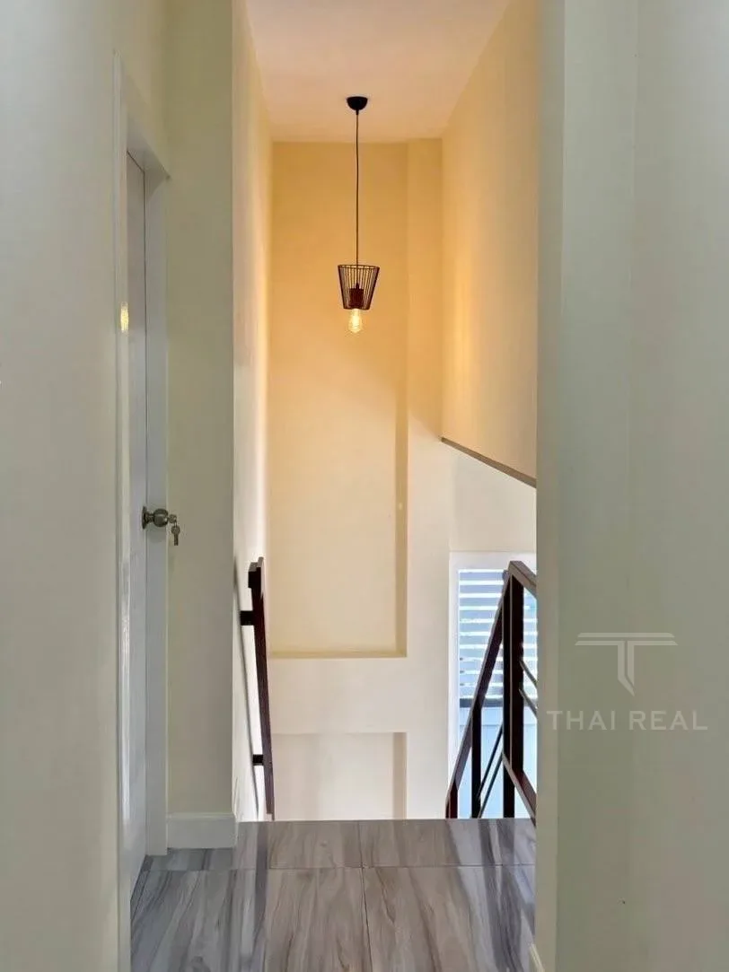 Modern Two-Storey House – photo 9