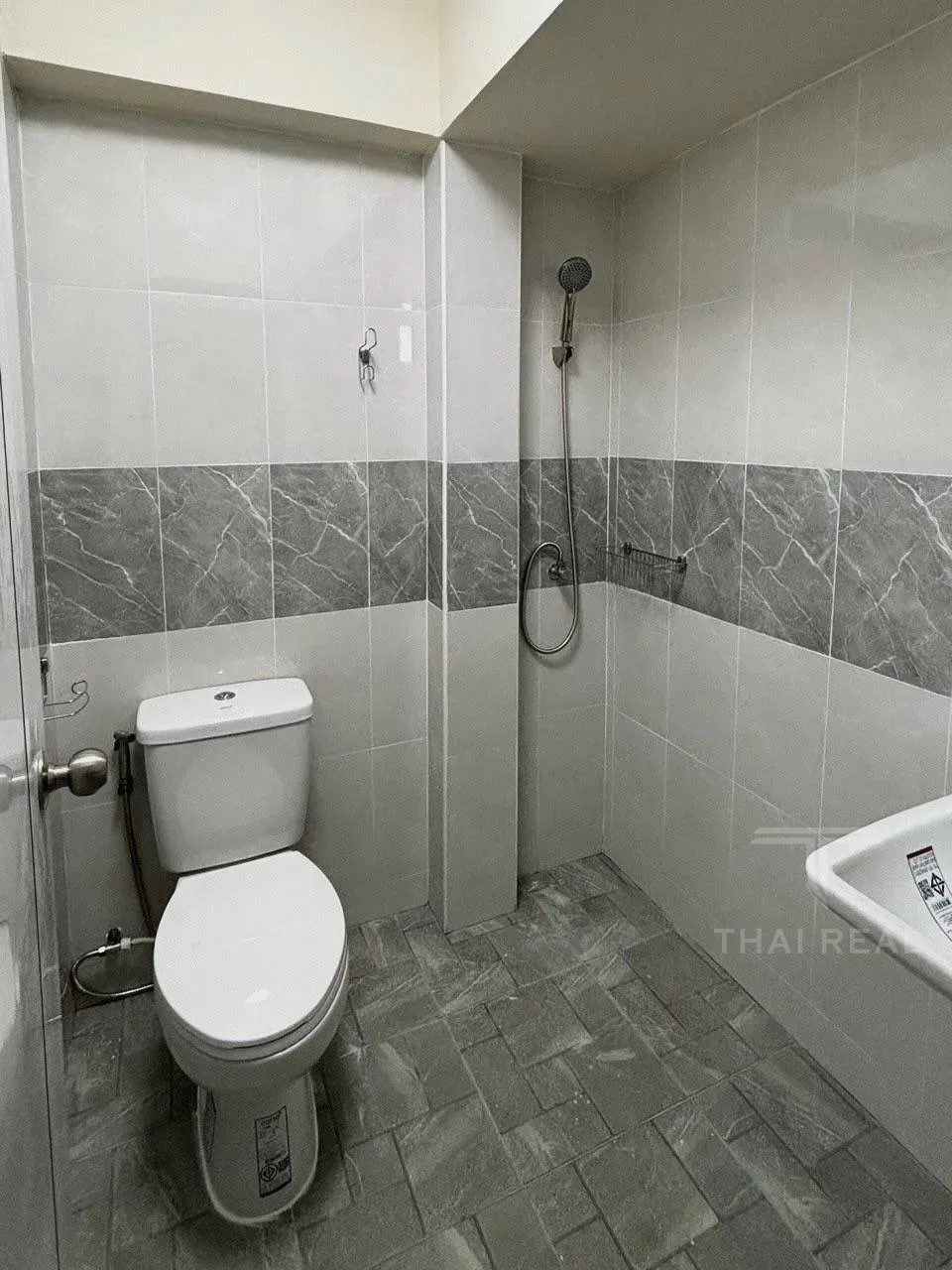 Modern Two-Storey House – photo 19