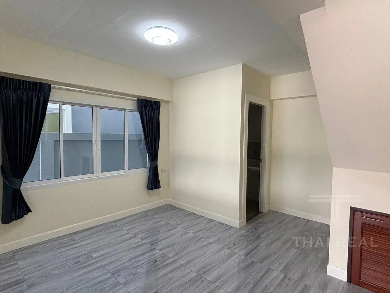 Modern Two-Storey House – photo 12
