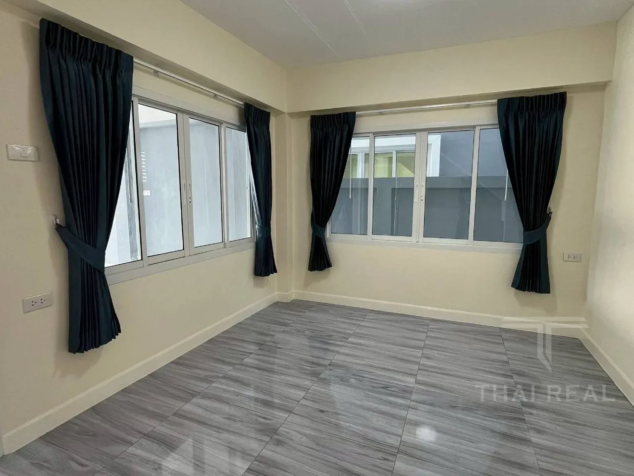 Modern Two-Storey House – photo 16