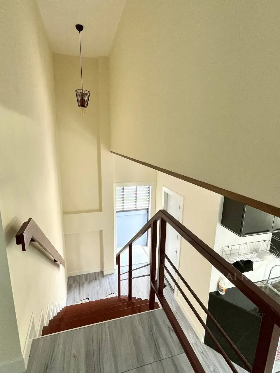 Modern Two-Storey House – photo 18