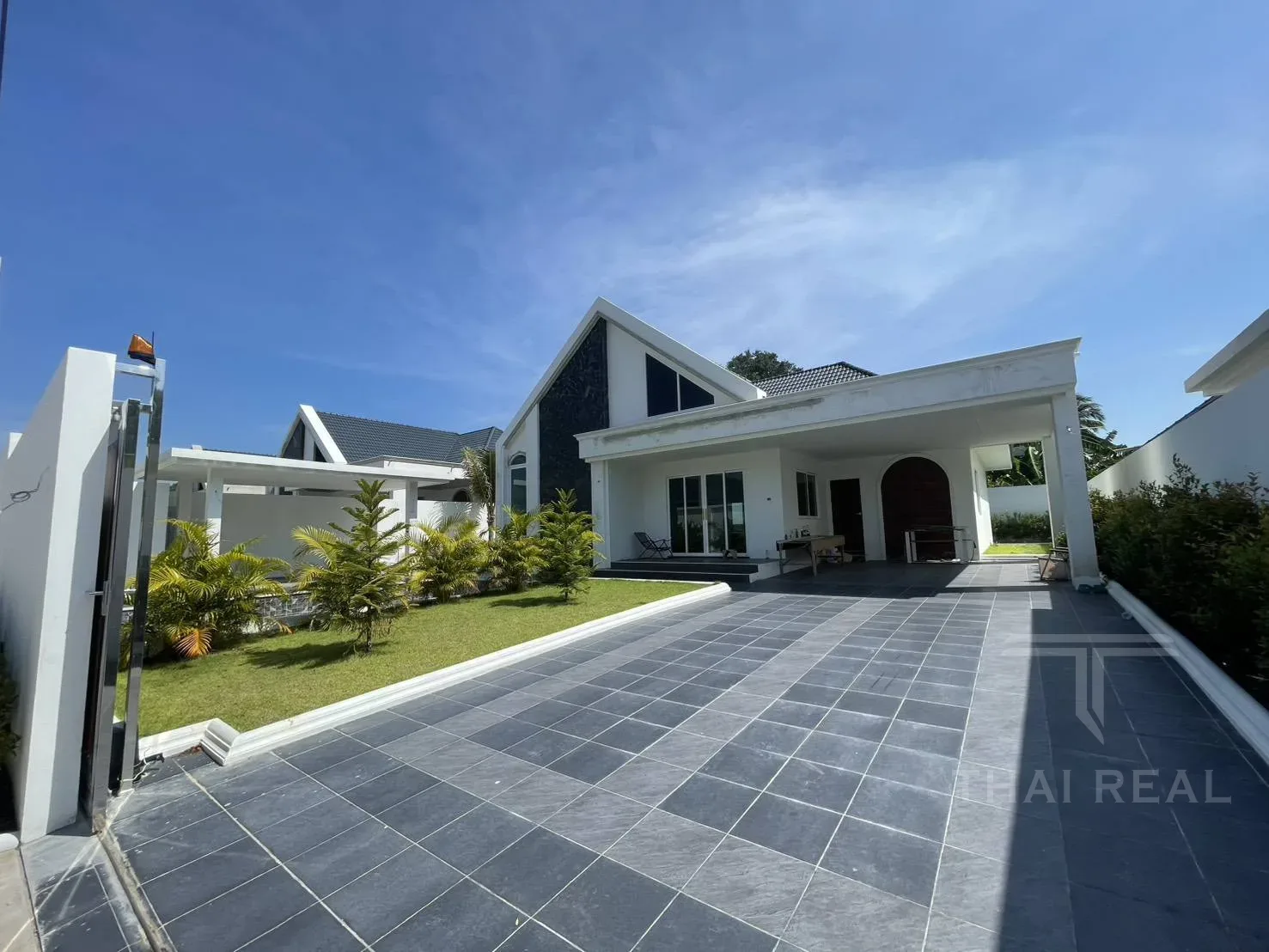 Luxury Pool Villa near the Beach