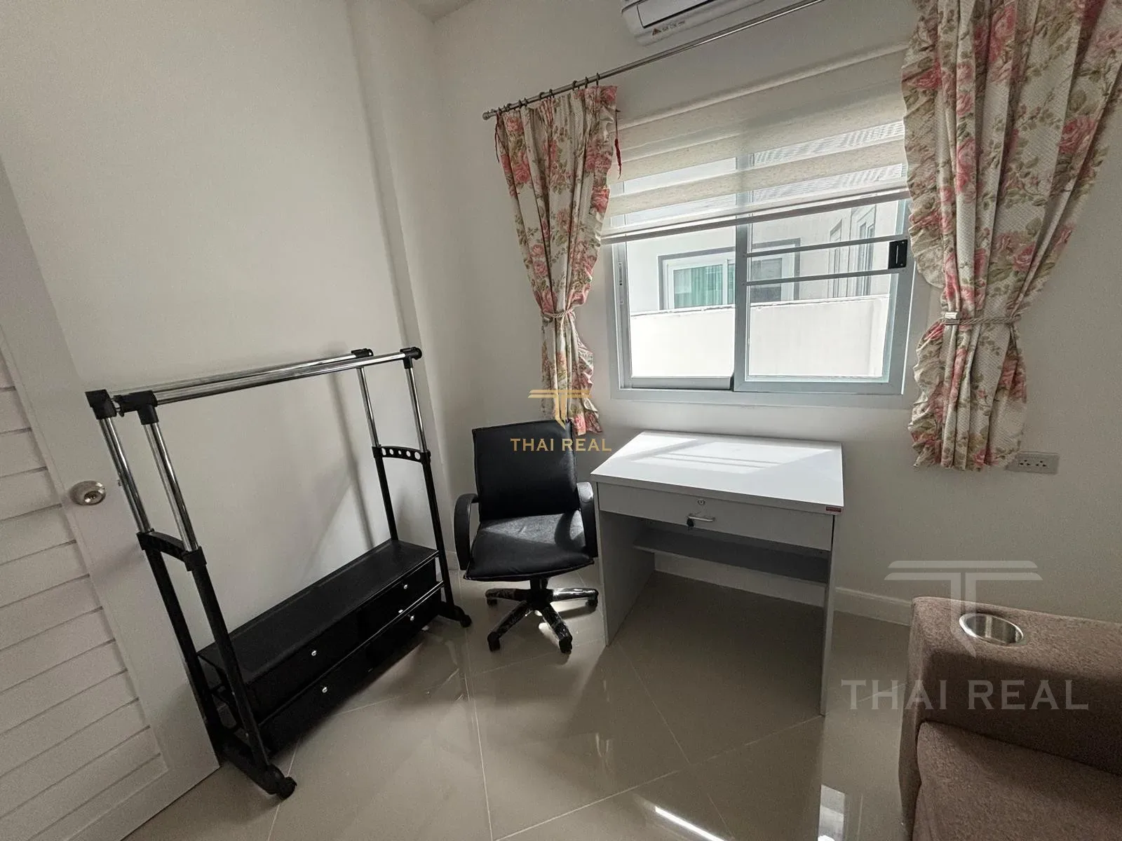 Family House – photo 10