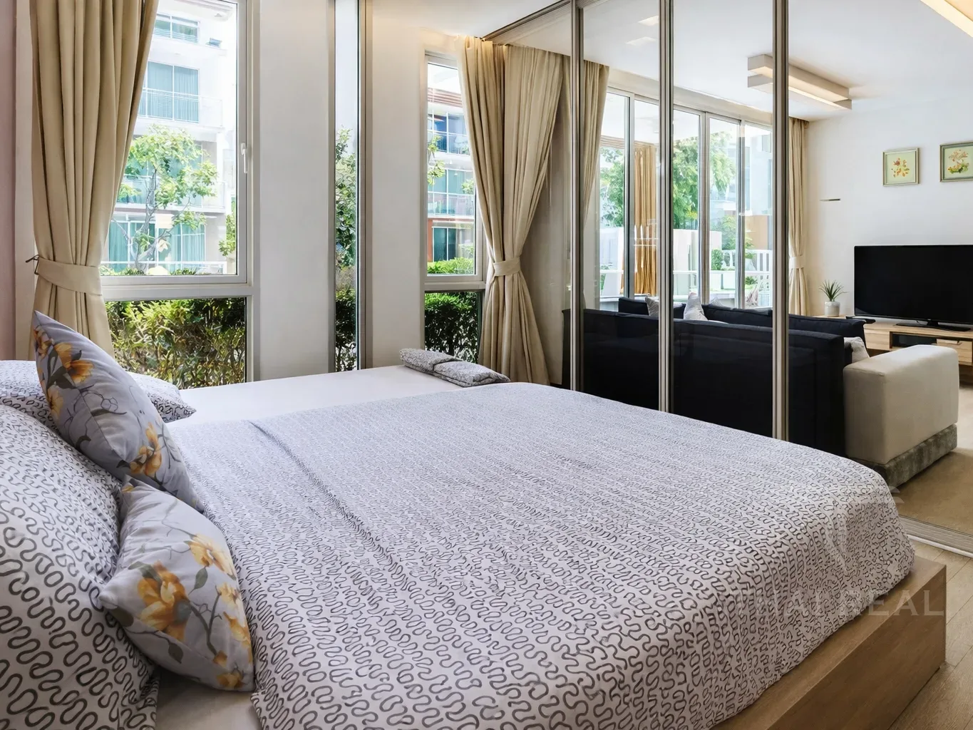Wan Vayla Poolside Apartment – photo 6