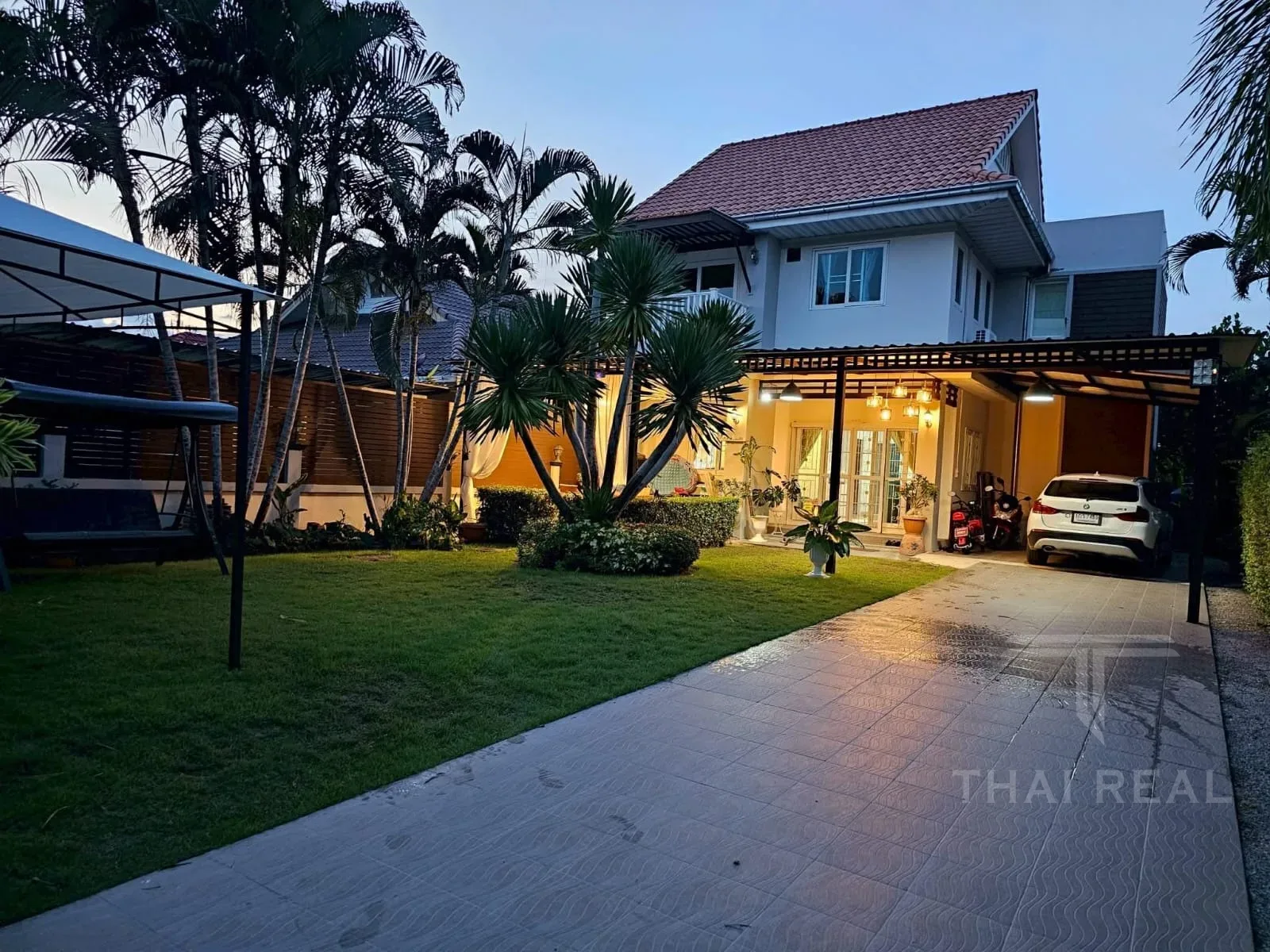 Detached Family House with Garden