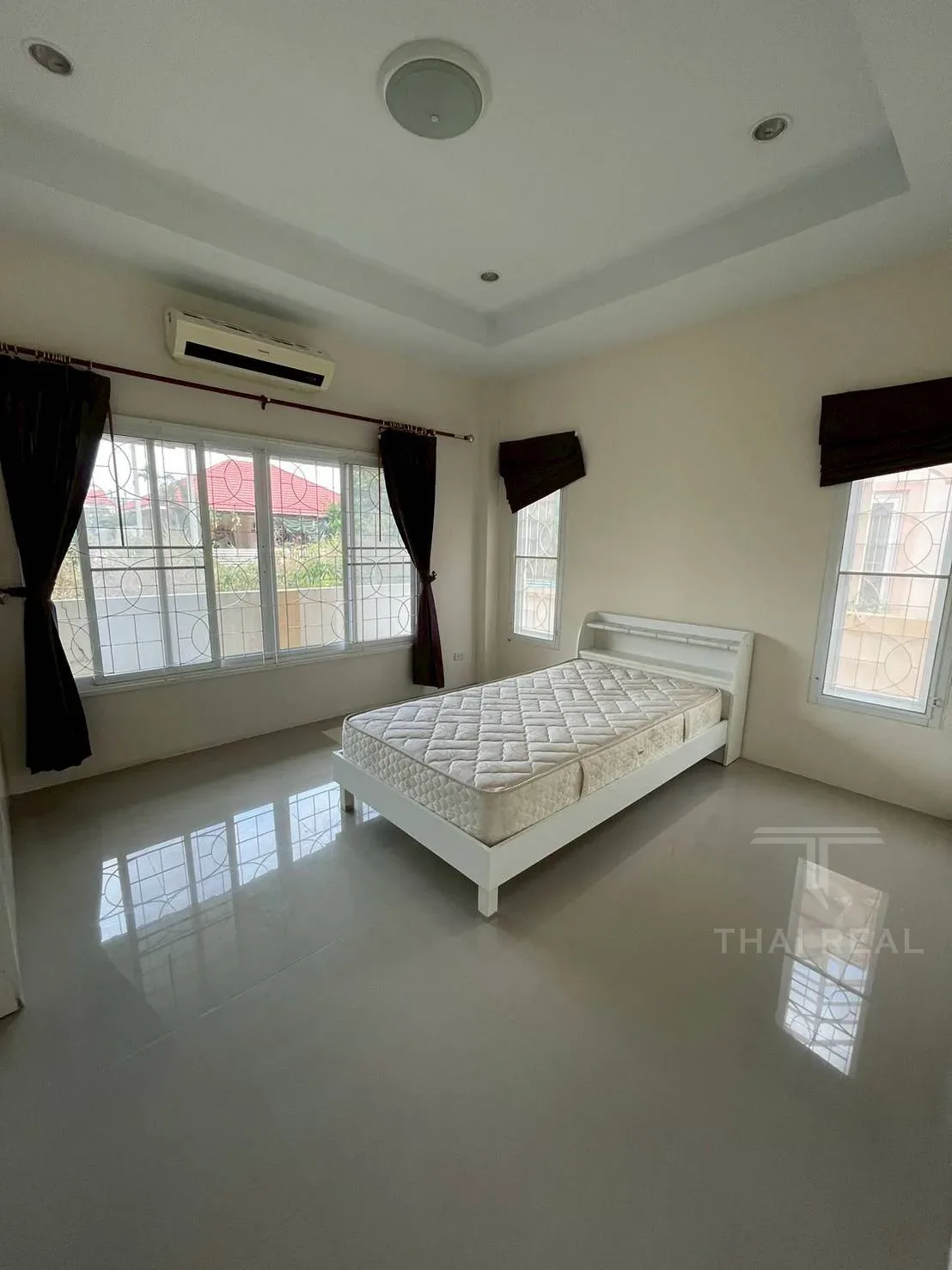 Detached House with Rooftop Sala – photo 5