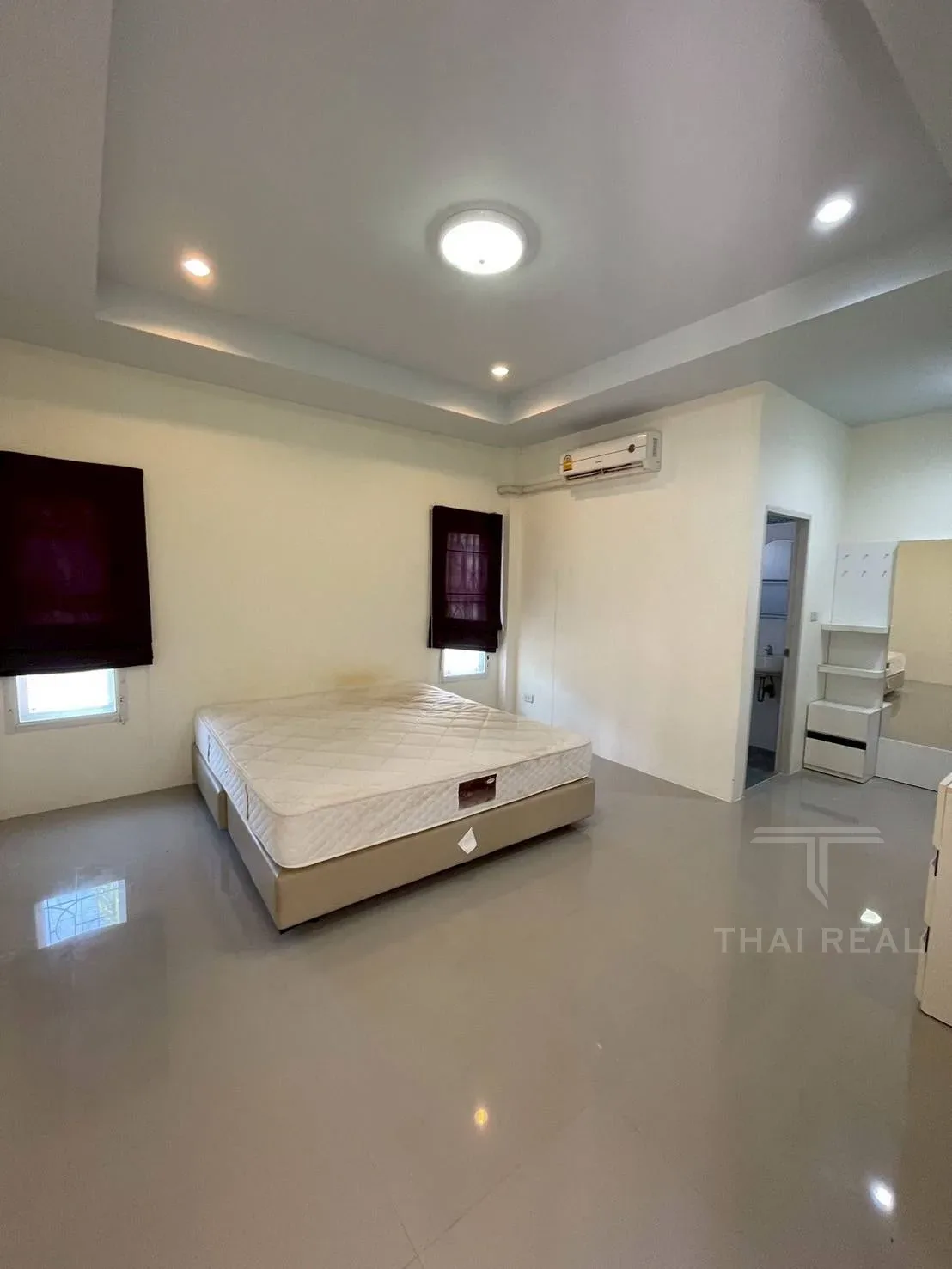 Detached House with Rooftop Sala – photo 4