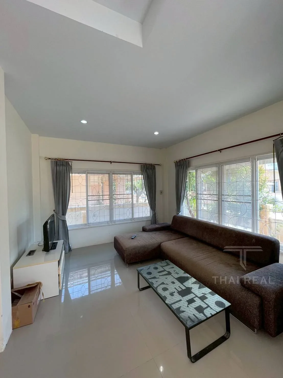 Detached House with Rooftop Sala – photo 3