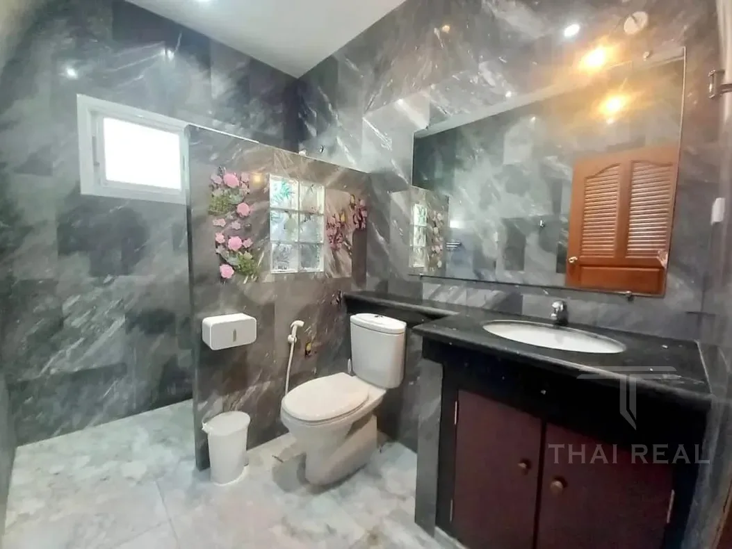 Detached Pool House – photo 18