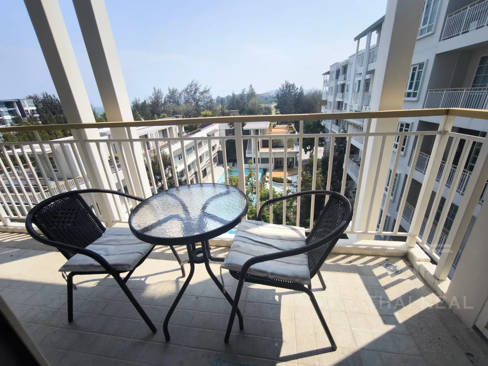Autumn 2-Bed Condo with Terrace – photo 16