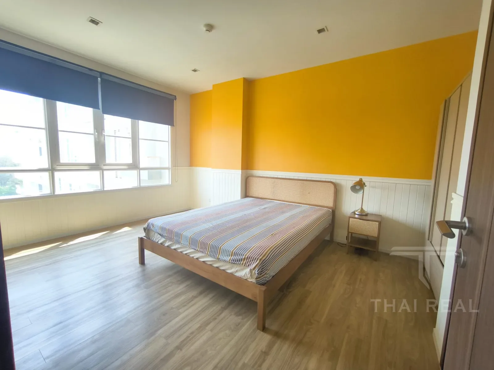 Autumn 2-Bed Condo with Terrace – photo 11