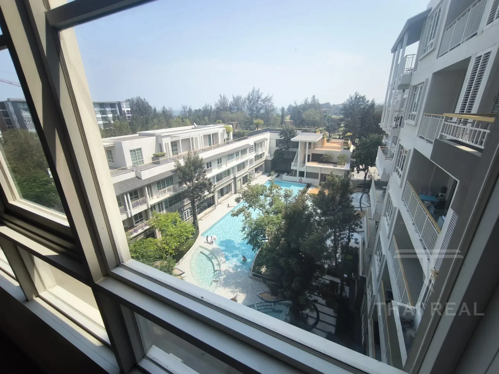 Autumn 2-Bed Condo with Terrace – photo 18