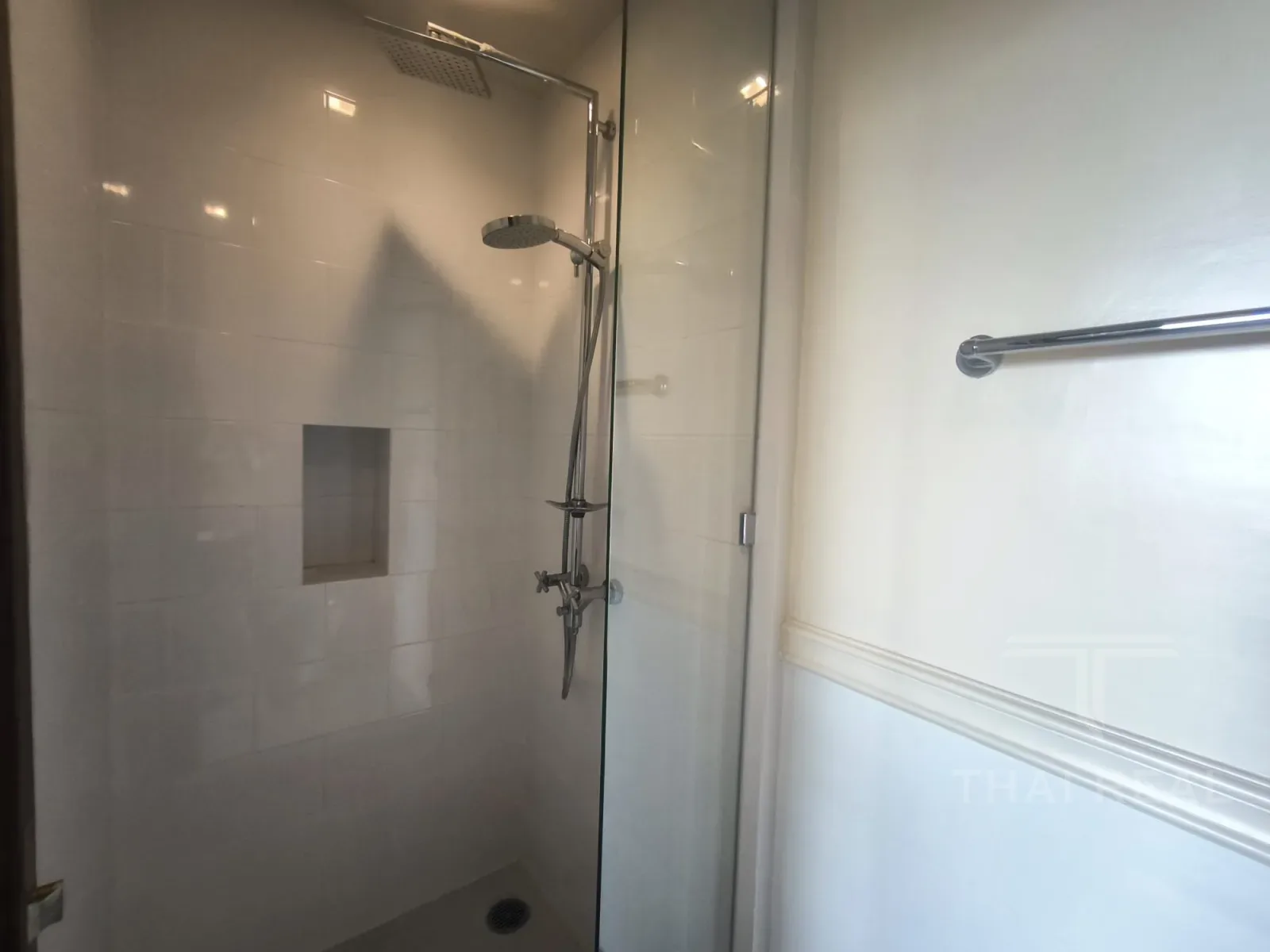 Autumn 2-Bed Condo with Terrace – photo 14