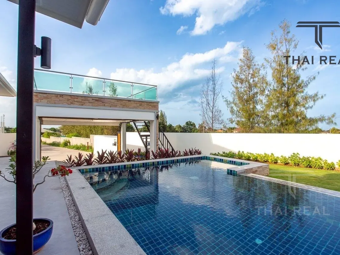 Luxury 3-Bed Saltwater Pool Villa – photo 2