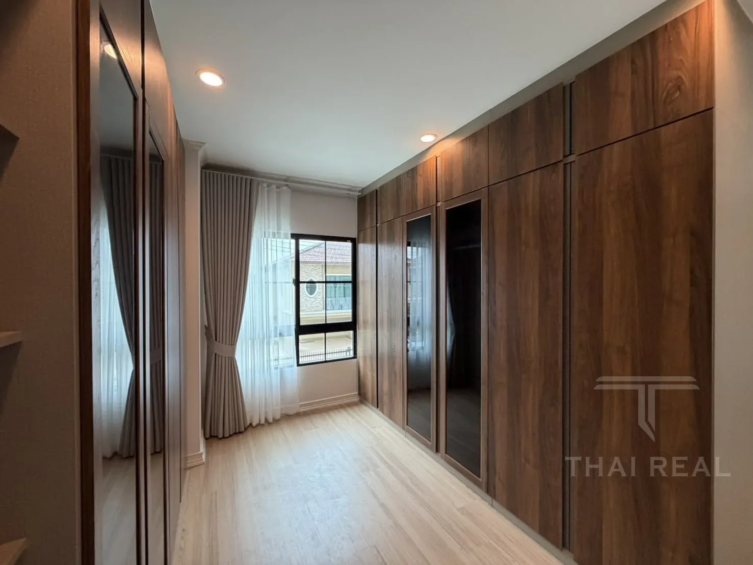 Supalai Lagoon Family House with Office – photo 12