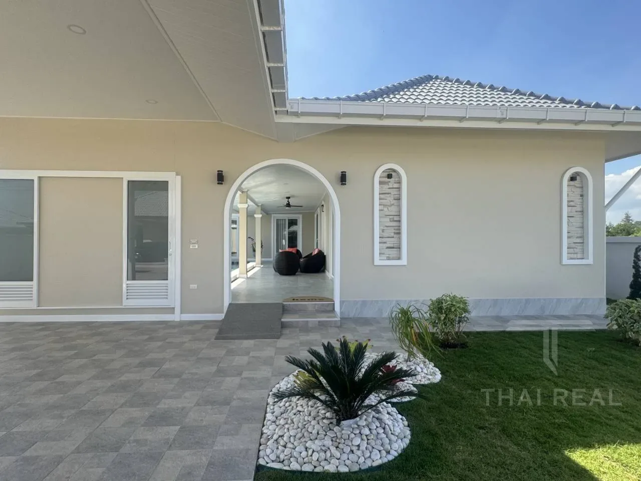 Modern Saltwater Pool Villa – photo 4