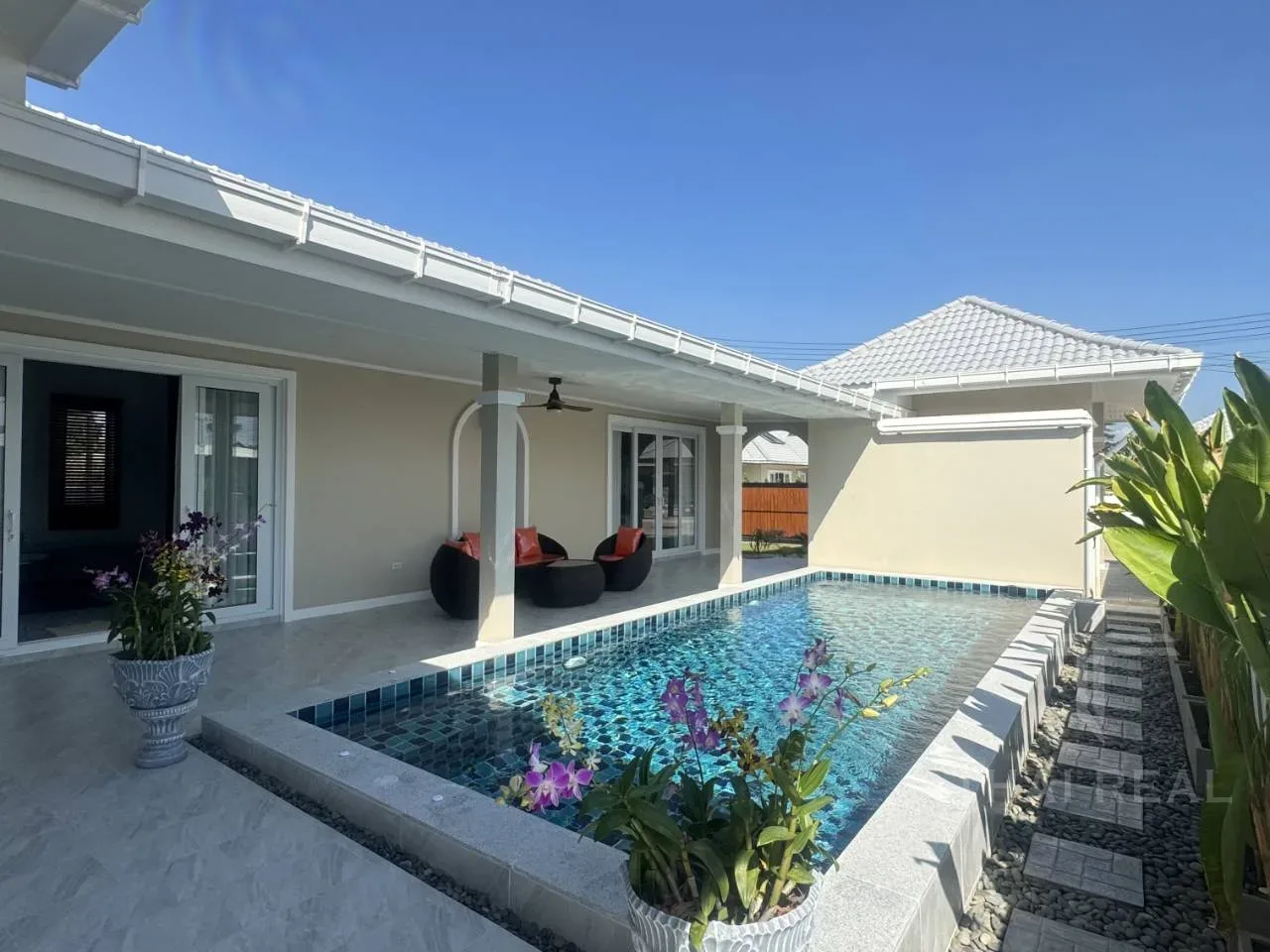Modern Saltwater Pool Villa – photo 2