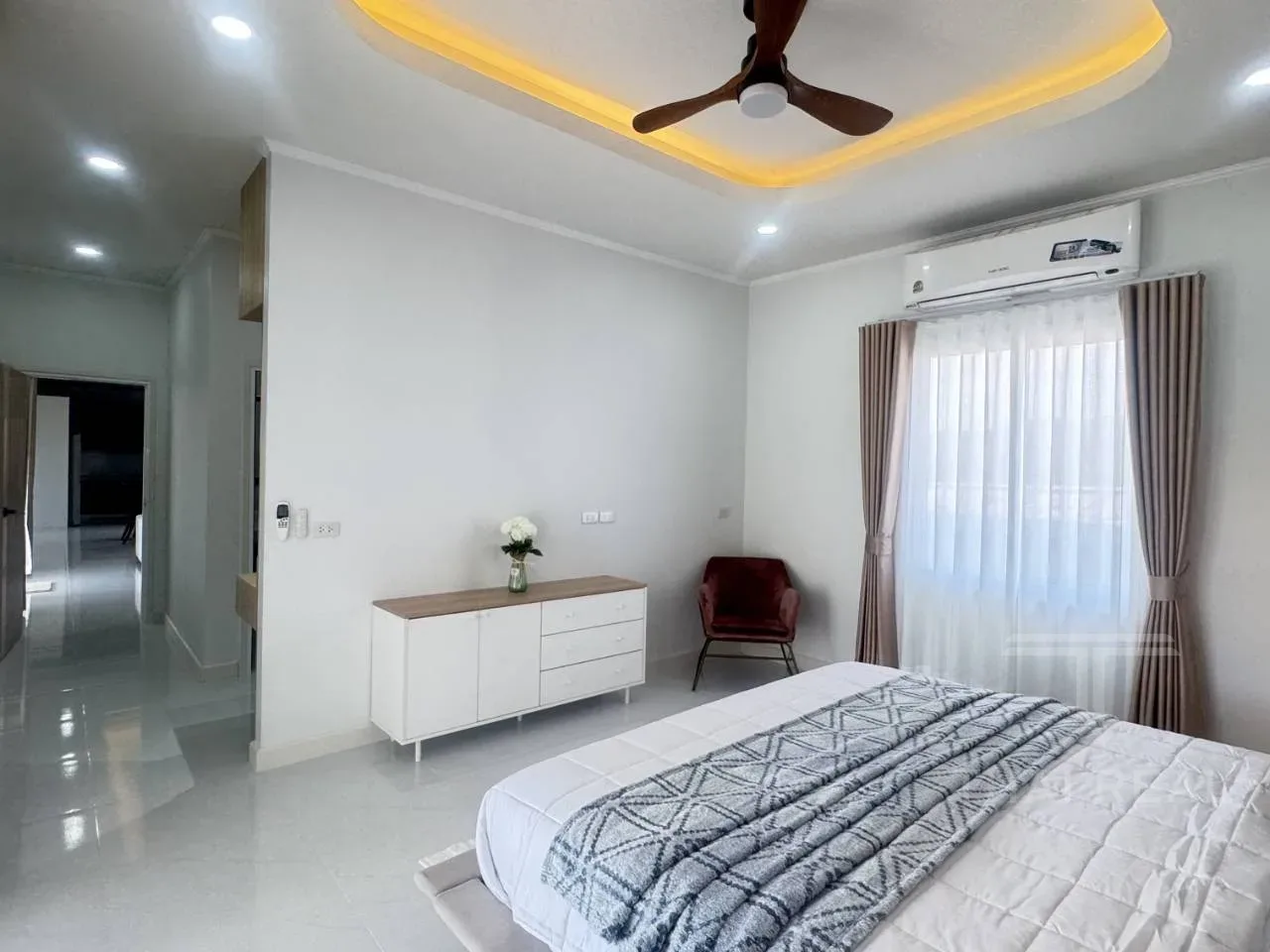 Modern Saltwater Pool Villa – photo 11