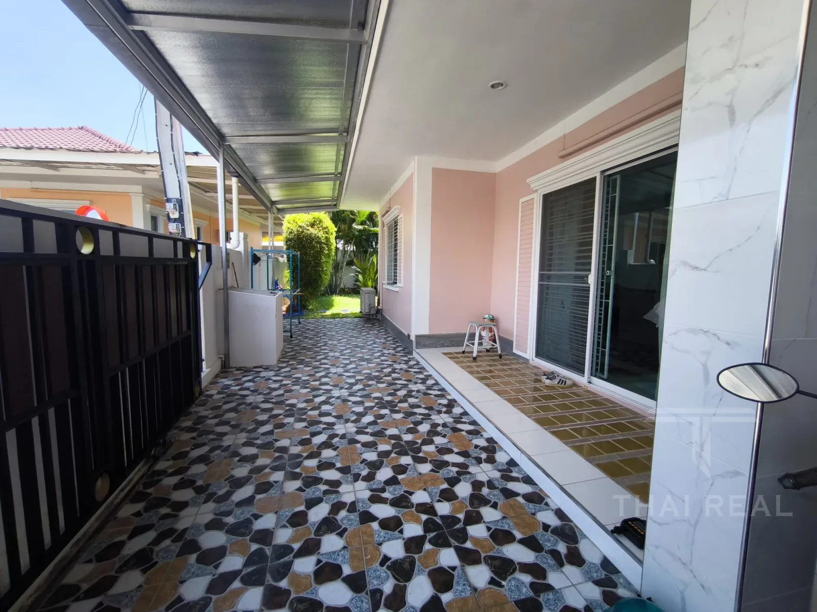 Affordable House with Shared Pool – photo 2