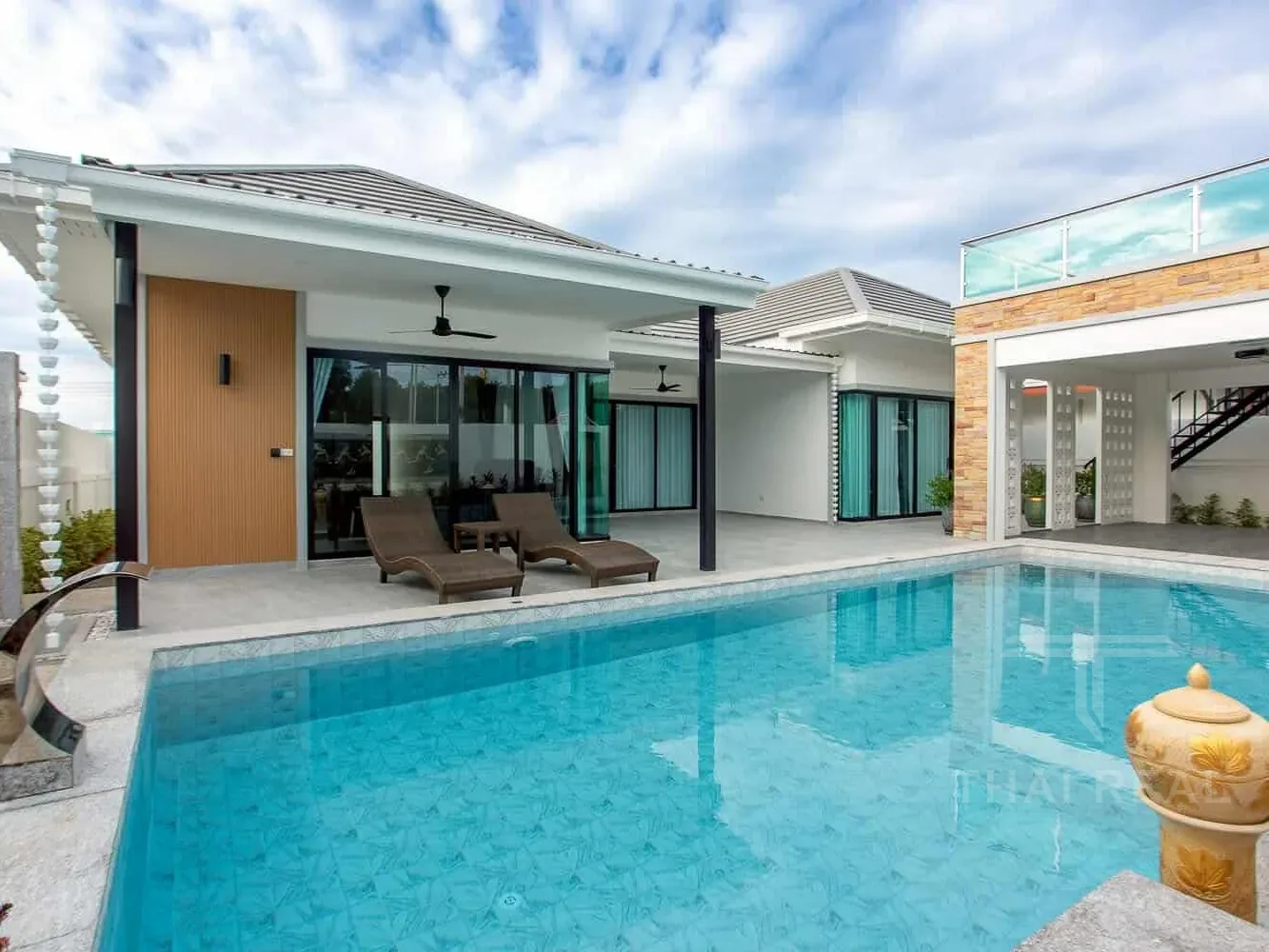 Luxury Saltwater Pool Villa – photo 3