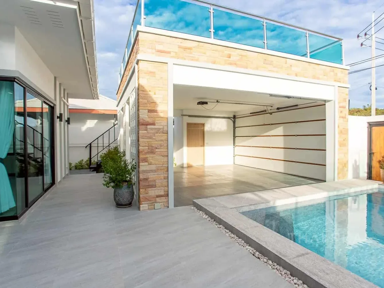 Luxury Saltwater Pool Villa – photo 15