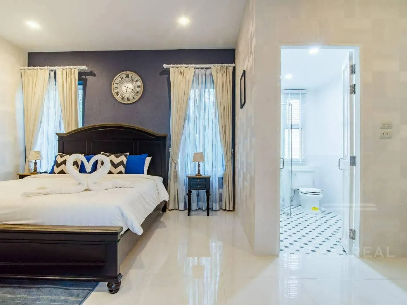 Central-Pool Luxury Villa – photo 23