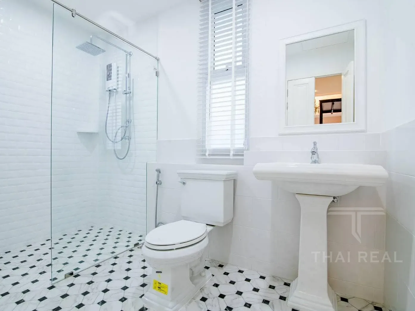 Central-Pool Luxury Villa – photo 28