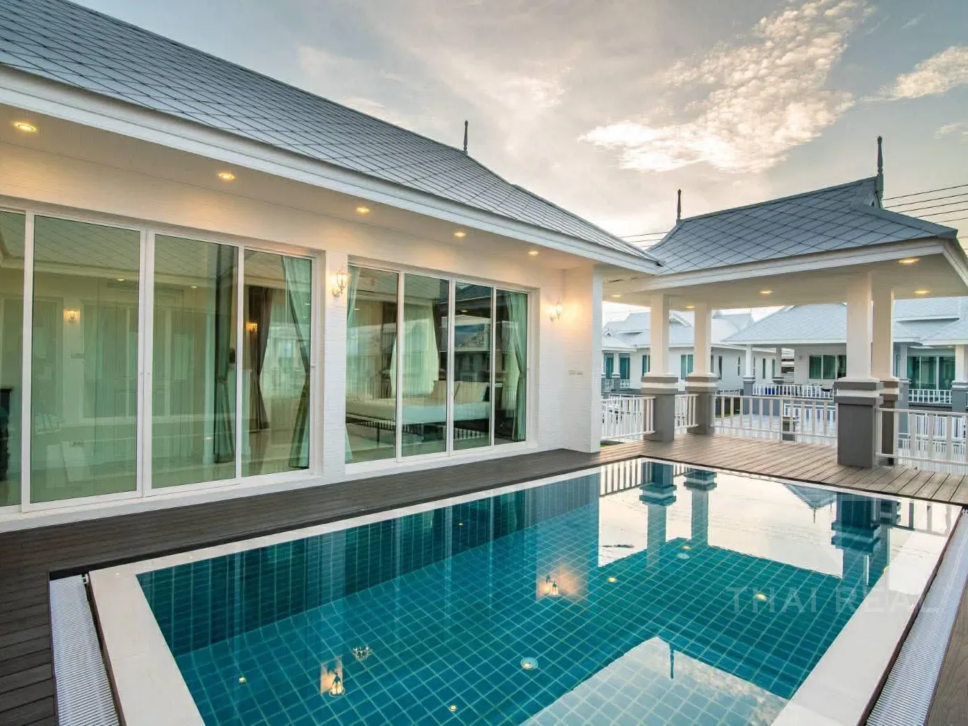 Modern Central-Pool Villa – photo 2