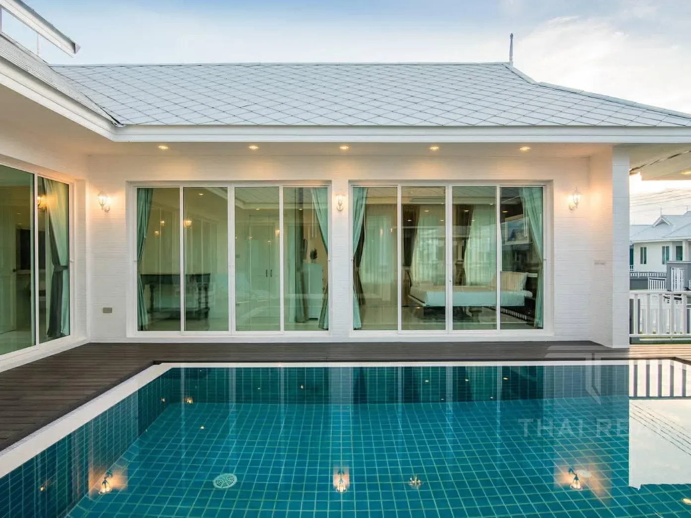 Modern Central-Pool Villa – photo 3