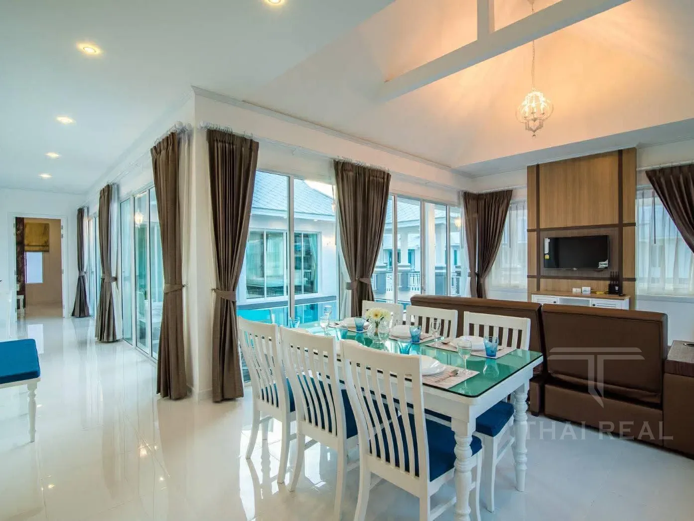 Modern Central-Pool Villa – photo 8