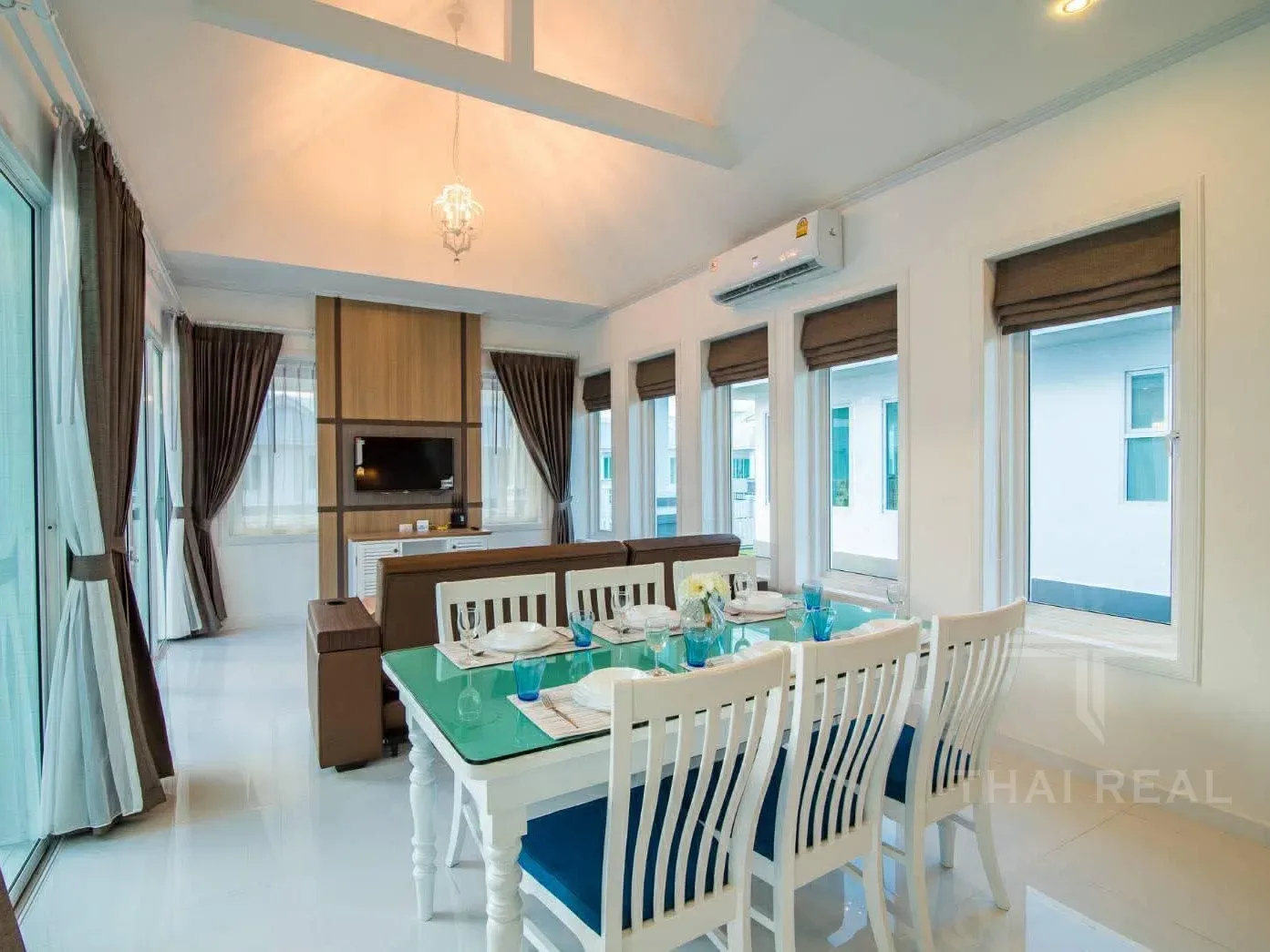 Modern Central-Pool Villa – photo 11