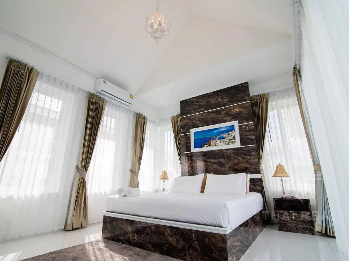 Modern Central-Pool Villa – photo 12