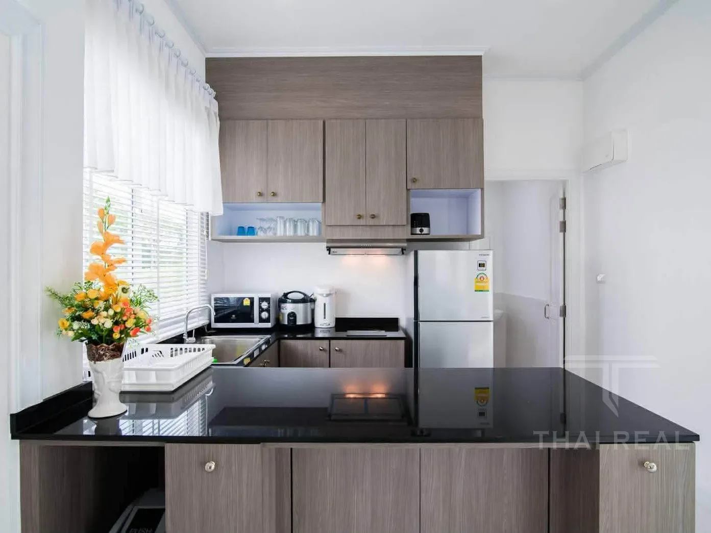 Modern Central-Pool Villa – photo 13